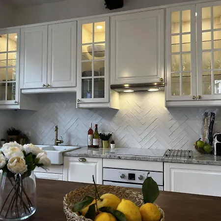 Upscale Townhouse In Centre Pézenas
