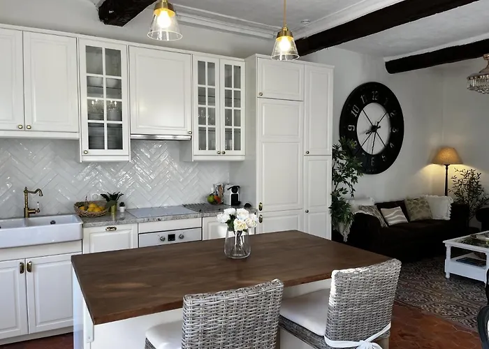 Upscale Townhouse In Centre * Pézenas