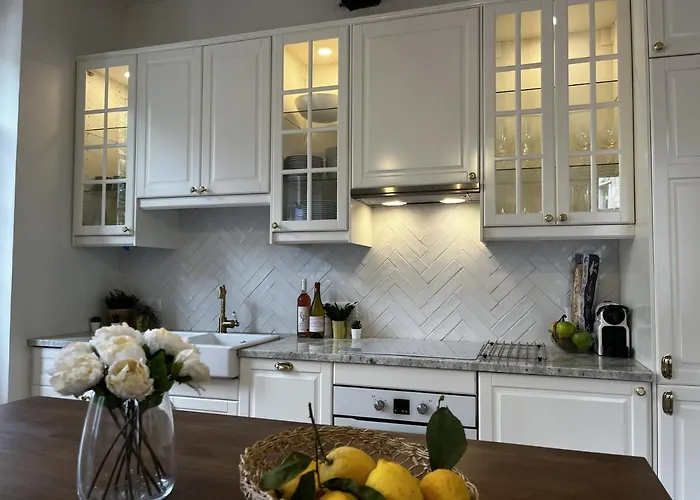 Upscale Townhouse In Centre Pézenas