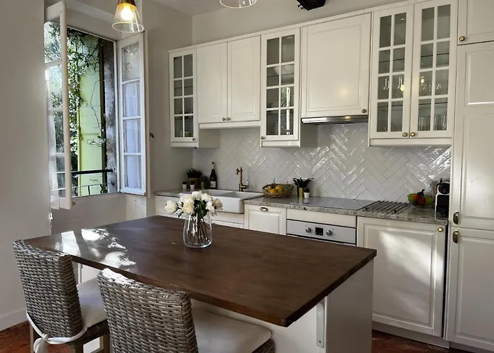 Upscale Townhouse In Centre * Pézenas